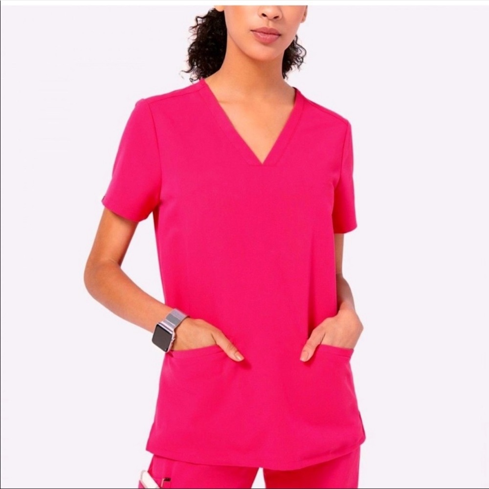 FIGS women 3 pocket casma top in S and Livingston pants in Small Tall